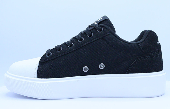 Chaussures en toile de mode pour femmes avec des caractéristiques résistantes aux glissades et légères pour le printemps et l'automne