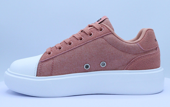 Chaussures en toile de mode pour femmes avec des caractéristiques résistantes aux glissades et légères pour le printemps et l'automne