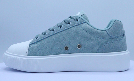 Chaussures en toile de mode pour femmes avec des caractéristiques résistantes aux glissades et légères pour le printemps et l'automne