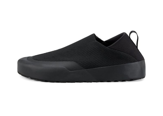Un style classique et sportif ajoute plus de confort à la tenue détendue.