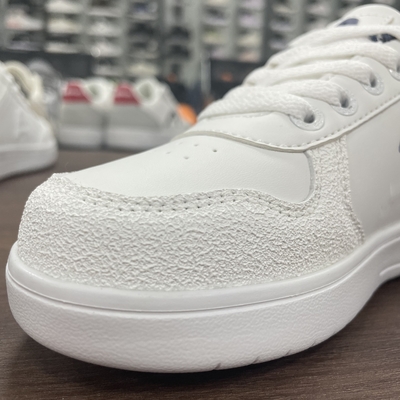 Des semelles personnalisées pour le développement sain des pieds