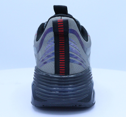 Des chaussures pour enfants élégantes et personnalisables avec des lumières intégrées