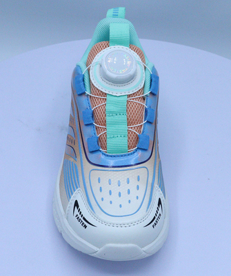 Des chaussures pour enfants élégantes et personnalisables avec des lumières intégrées