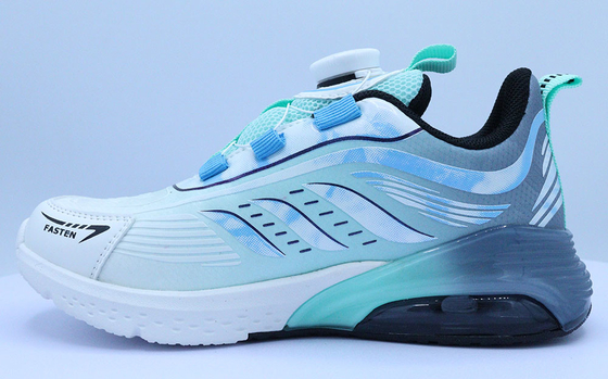 Des chaussures pour enfants élégantes et personnalisables avec des lumières intégrées
