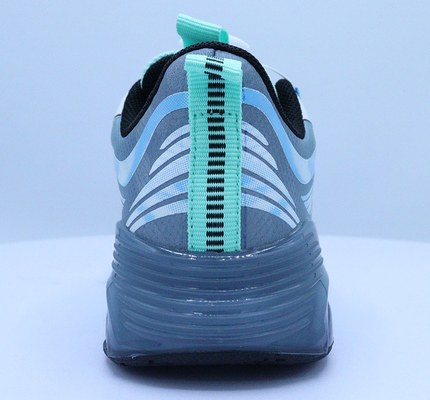 Des chaussures pour enfants élégantes et personnalisables avec des lumières intégrées