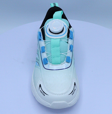 Des chaussures pour enfants élégantes et personnalisables avec des lumières intégrées