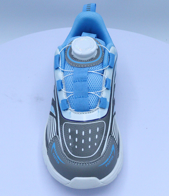 Des chaussures pour enfants élégantes et personnalisables avec des lumières intégrées