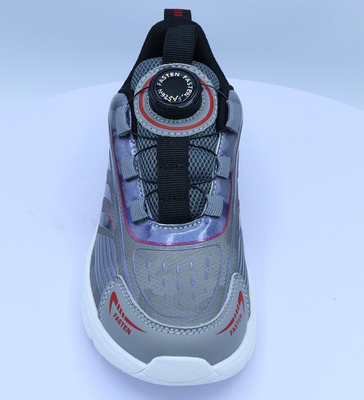 Des chaussures pour enfants élégantes et personnalisables avec des lumières intégrées