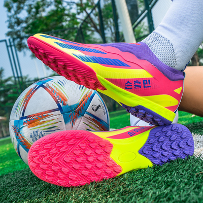 Chaussures de football AG polyvalentes pour gazon artificiel et gazon naturel