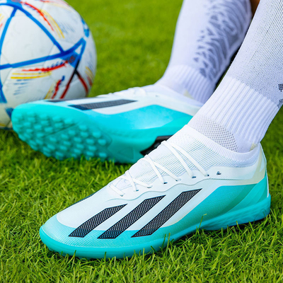 Chaussures de football bas de gamme pour les étudiants avec des épingles longues et courtes design unique chaussures d'entraînement de compétition de gazon artificiel