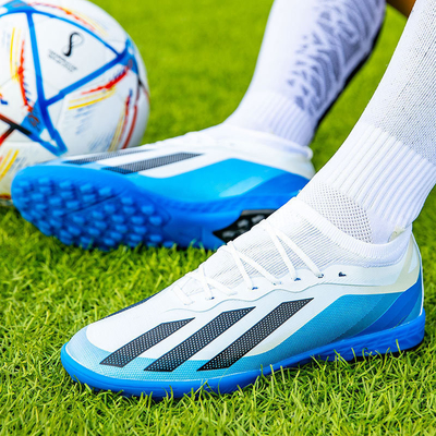 Chaussures de football bas de gamme pour les étudiants avec des épingles longues et courtes design unique chaussures d'entraînement de compétition de gazon artificiel