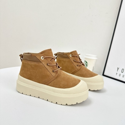 Chaussures de neige à semelles épaisses chaudes en cuir de vache d'hiver étanches à l'eau, antidérapantes, à trois pattes, courtes avec sangles pour femmes