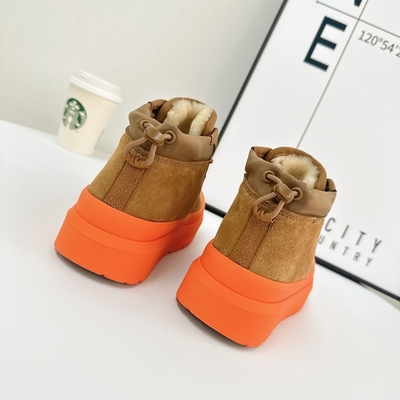 Chaussures de neige à semelles épaisses chaudes en cuir de vache d'hiver étanches à l'eau, antidérapantes, à trois pattes, courtes avec sangles pour femmes