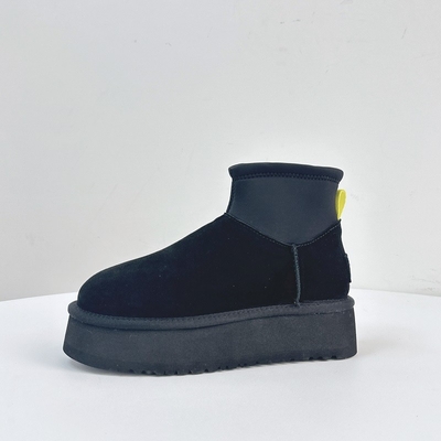 Bottes à crayon à semelle épaisse et mince pour femmes Nouvel hiver en plus de laine Bottes à neige épaissis pour femmes Vêtements extérieurs en cuir de vache imperméable