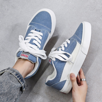 Chaussures de toile Hommes et femmes 2024 Été Nouveau étudiant Coréen Couple Sports Casual Chaussures de rue Shooting Board Chaussures en gros