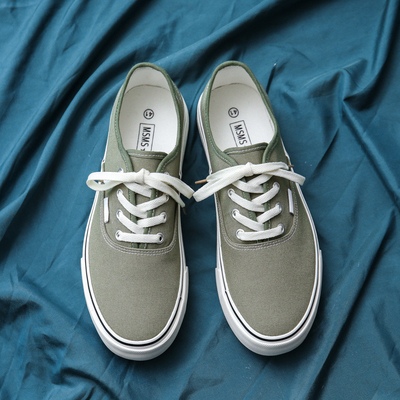 2024 Printemps automne Nouveaux baskets à bas dessus chaussures à la mode polyvalent couple chaussures décontractées chaussures d'étudiant chaussures de toile chaussures d'homme