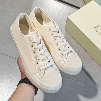 Été 2024 Nouvelles chaussures en toile blanche et lactée respirantes chaussures d'hommes chaussures blanches toutes matches chaussures décontractées à la mode chaussures d'hommes