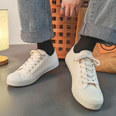 Été 2024 Nouvelles chaussures en toile blanche et lactée respirantes chaussures d'hommes chaussures blanches toutes matches chaussures décontractées à la mode chaussures d'hommes