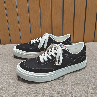 2024 Printemps Nouveau Couple Souliers de toile respirante Chaussures d'homme toutes matches Chaussures blanches à la mode Chaussures décontractées Chaussures d'homme