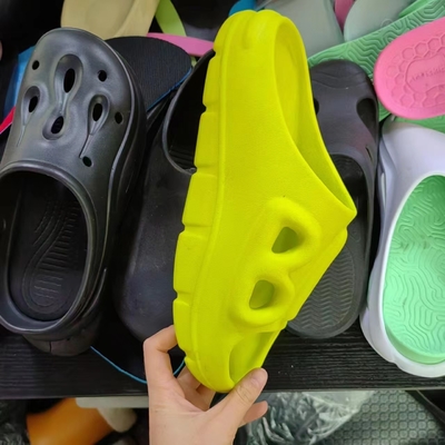 Des pantoufles personnalisées en EVA de couleur pumkim.