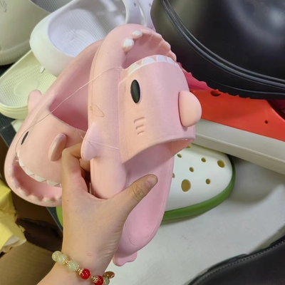 Des pantoufles personnalisées en EVA de couleur pumkim.