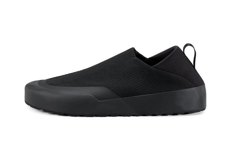 Un style classique et sportif ajoute plus de confort à la tenue détendue.